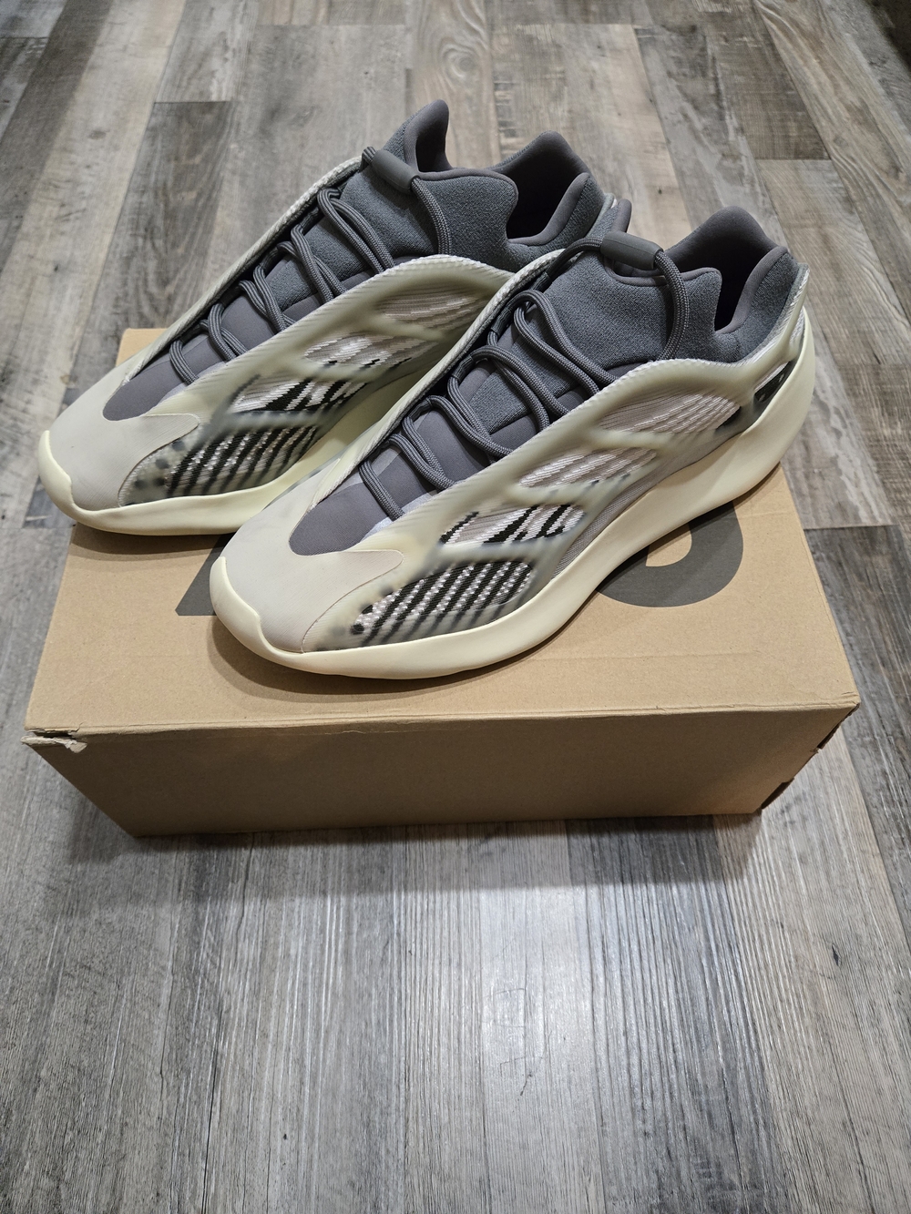 Yeezy 700 V3 "Fade Salt" Size 12